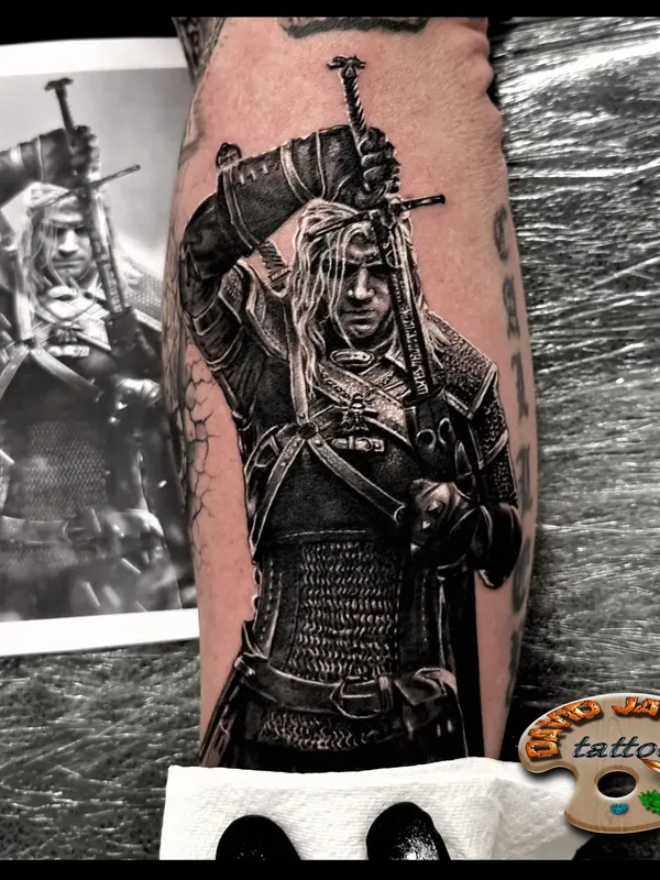 black and grey realism tattoo auf forearm #68569 | Tätowierer David Jay Kai