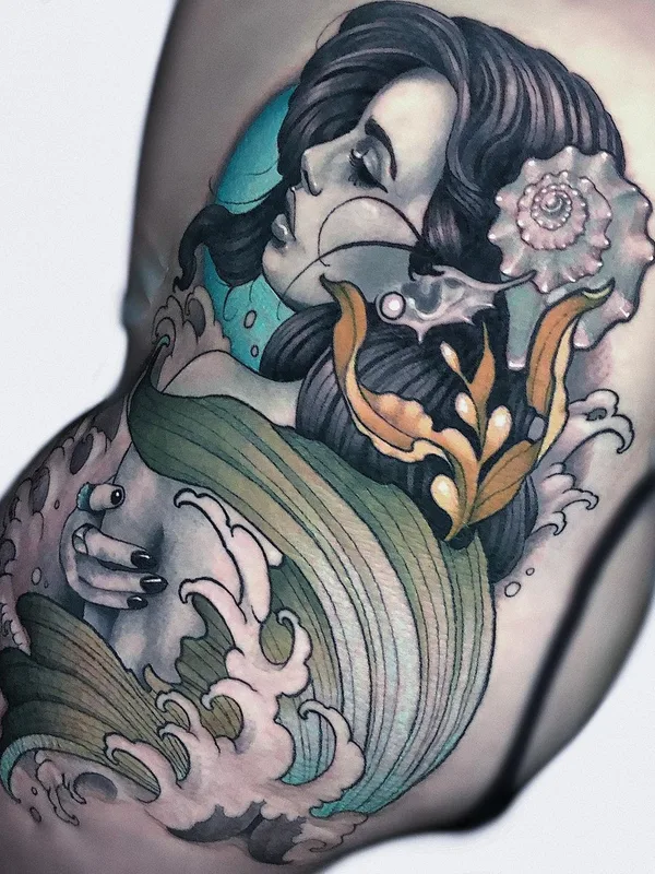 female color illustrative tatuaje en shoulder blade #40323 | Tatuador Levi Murphy