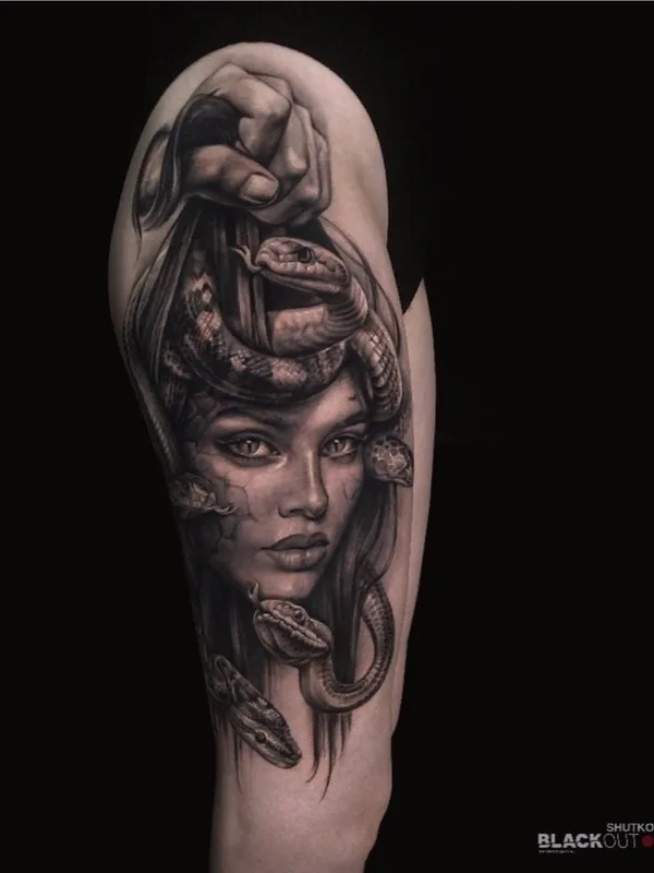 female black and grey realism 타투 부위 upper arm #40669 | 타투이스트 Алена Шутько