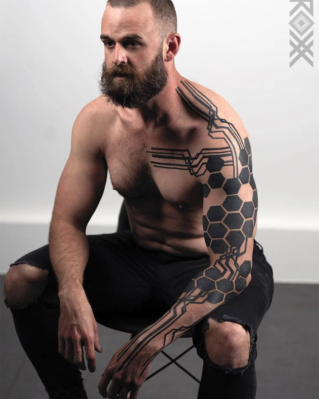 Tattoo artist Roxx, authors blackwork tattoo, ornamental tattoo | Los Angeles, US
