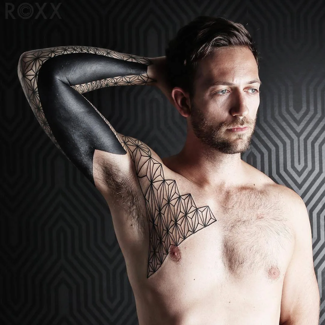 Tattoo artist Roxx, authors blackwork tattoo, ornamental tattoo | Los Angeles, US