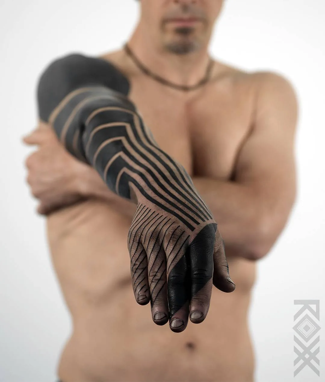 Tattoo artist Roxx, authors blackwork tattoo, ornamental tattoo | Los Angeles, US