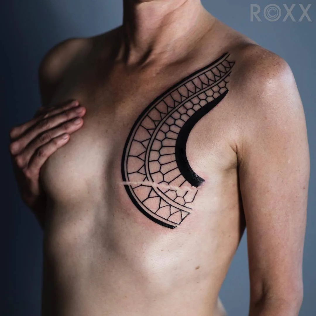 Tattoo artist Roxx, authors blackwork tattoo, ornamental tattoo | Los Angeles, US