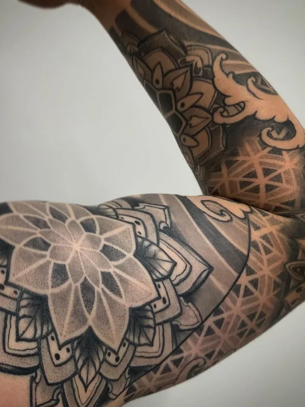 black and grey geometric 타투 부위 full sleeve #46003 | 타투이스트 Aston Reynolds