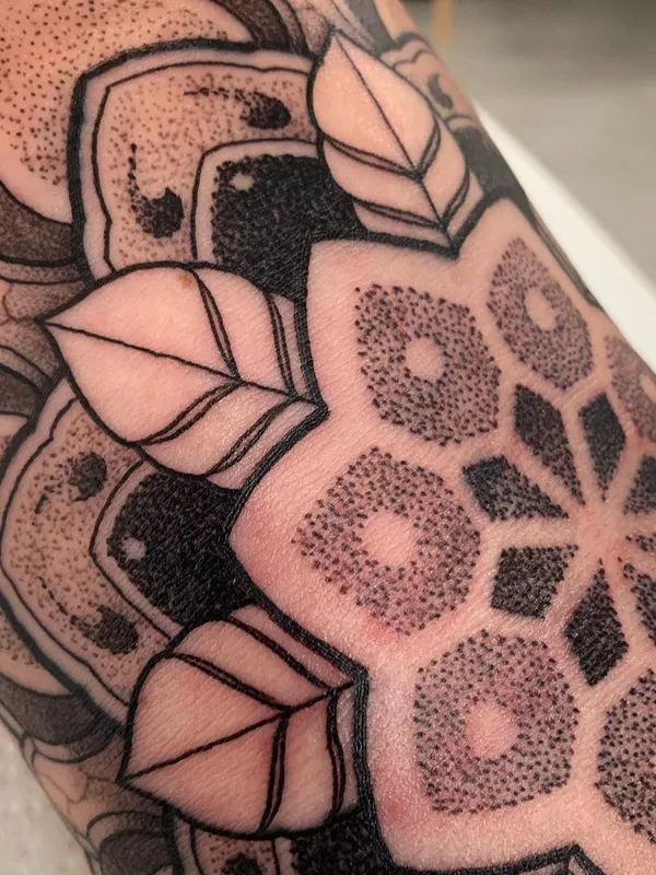 black and grey mandala 타투 부위 forearm #46000 | 타투이스트 Aston Reynolds