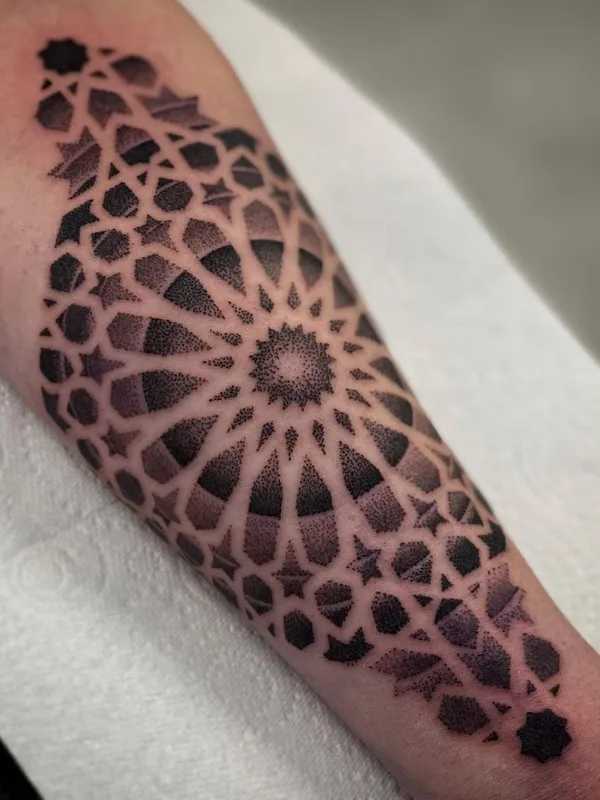 black and grey geometric 타투 부위 forearm #45997 | 타투이스트 Aston Reynolds