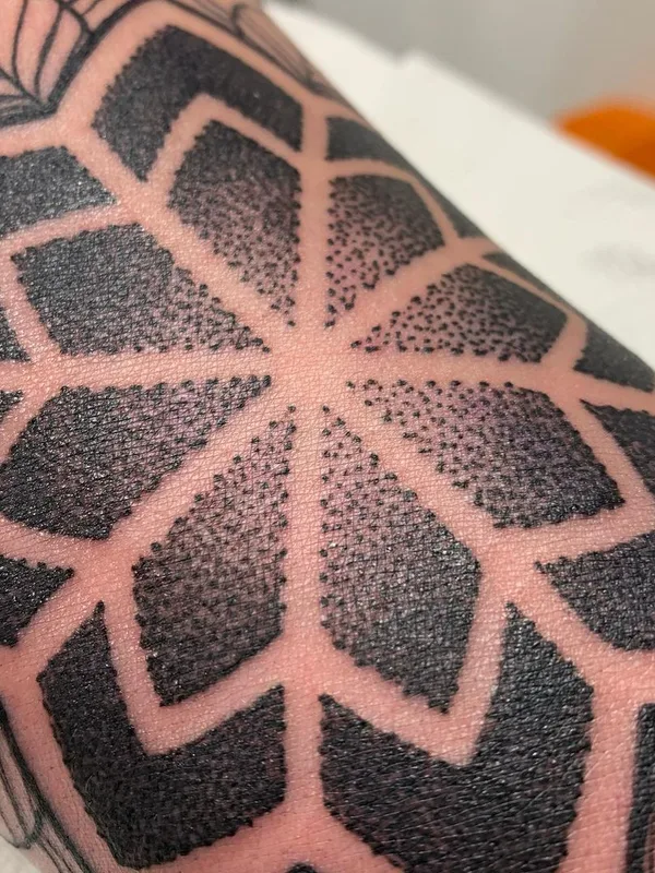 black blackwork 타투 부위 forearm #46008 | 타투이스트 Aston Reynolds