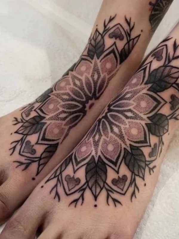 female black and grey mandala 타투 부위 foot #46007 | 타투이스트 Aston Reynolds