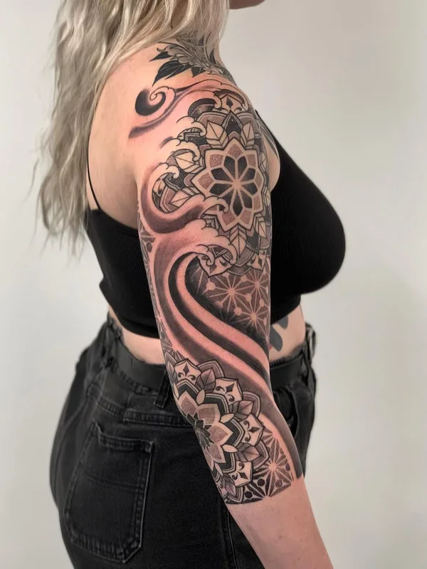female black and grey ornamental 타투 부위 full sleeve #46005 | 타투이스트 Aston Reynolds