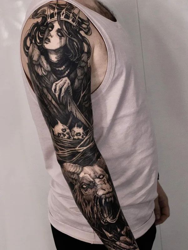 Graphic tattoo by Helena Zolotykh in Wrocław