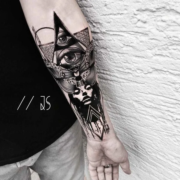Graphic tattoo by Jessica Svartvit in Westerstetten