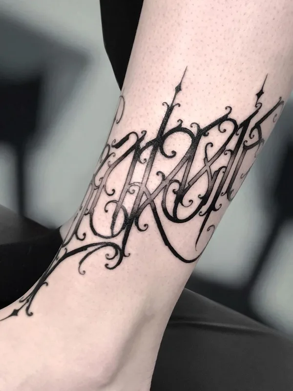 black lettering Tatuaggio su ankle #48747 | Tatuatore Артём Чеканин