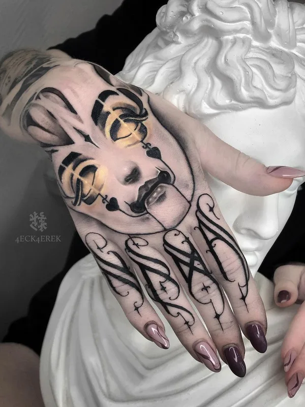 black and grey blackwork Tatuaggio su hand #48746 | Tatuatore Артём Чеканин