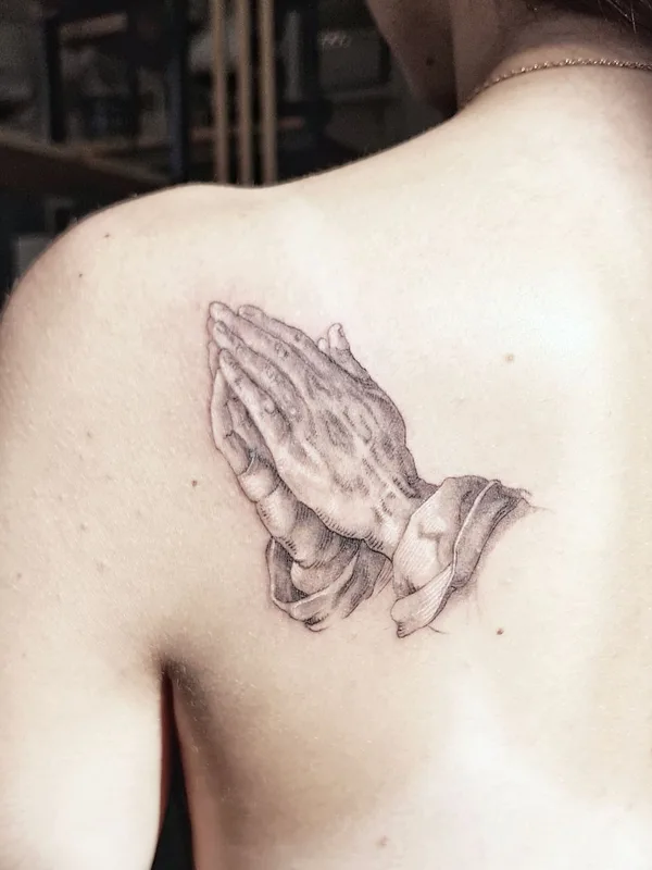 black and grey realism Tatuaggio su shoulder blade #48802 | Tatuatore Юлия
