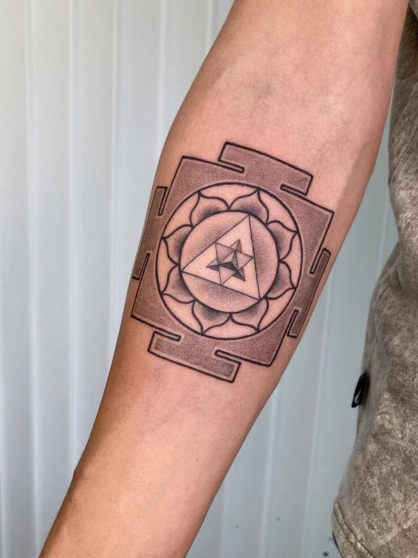 black and grey geometric татуировка на forearm #51984 | Тату мастер Максим Волосович