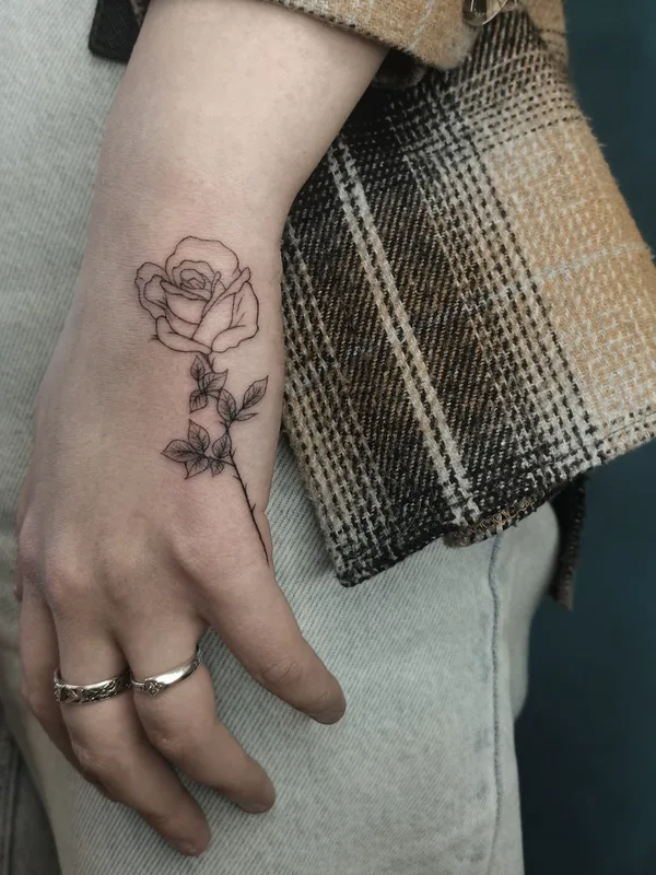 black fineline 타투 부위 back of hand #52002 | 타투이스트 Ксения @ksen.tattooing