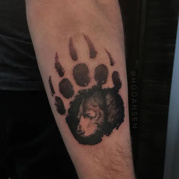 Graphic tattoo by Елизавета Хансен in Липецк