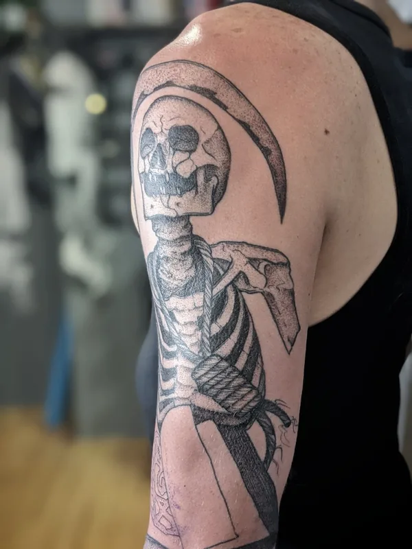black and grey blackwork tatouage sur upper arm #52084 | Artiste tatoueur Graphic
