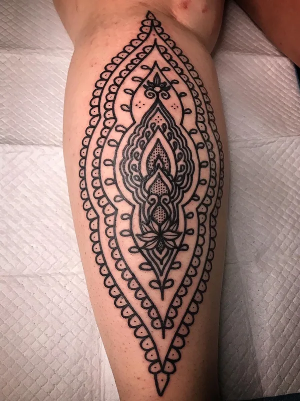black ornamental tatouage sur calf #52112 | Artiste tatoueur BLACK CLOUD TATTOOER