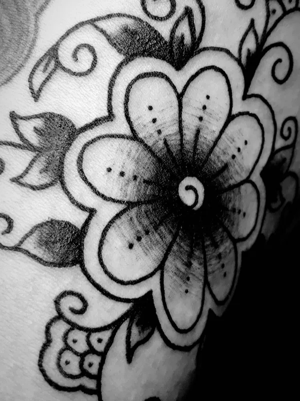 black and grey blackwork tatouage sur shoulder #52115 | Artiste tatoueur BLACK CLOUD TATTOOER