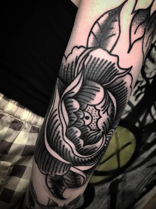 black blackwork tatouage sur forearm #52119 | Artiste tatoueur BLACK CLOUD TATTOOER