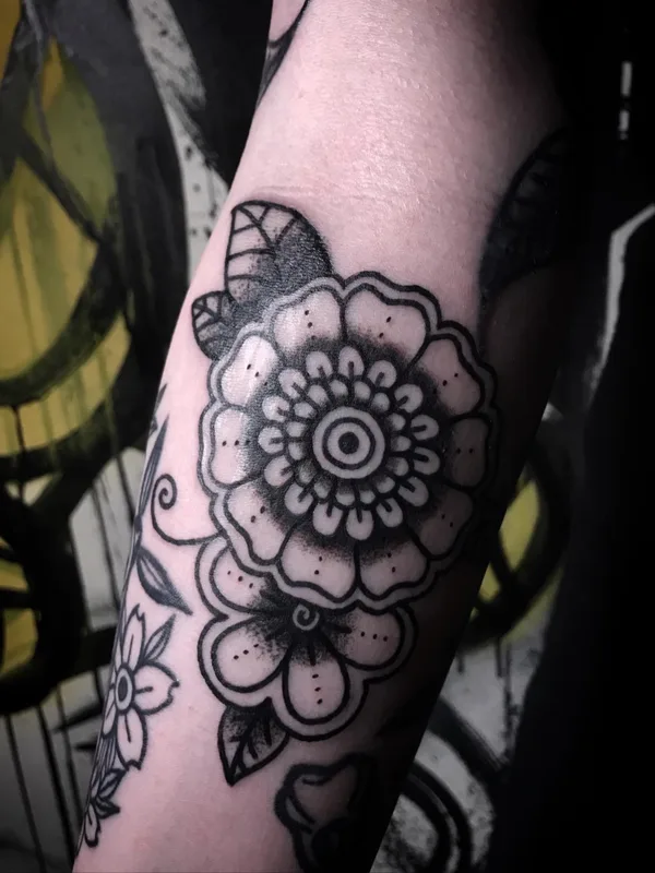 black blackwork tatouage sur forearm #52116 | Artiste tatoueur BLACK CLOUD TATTOOER