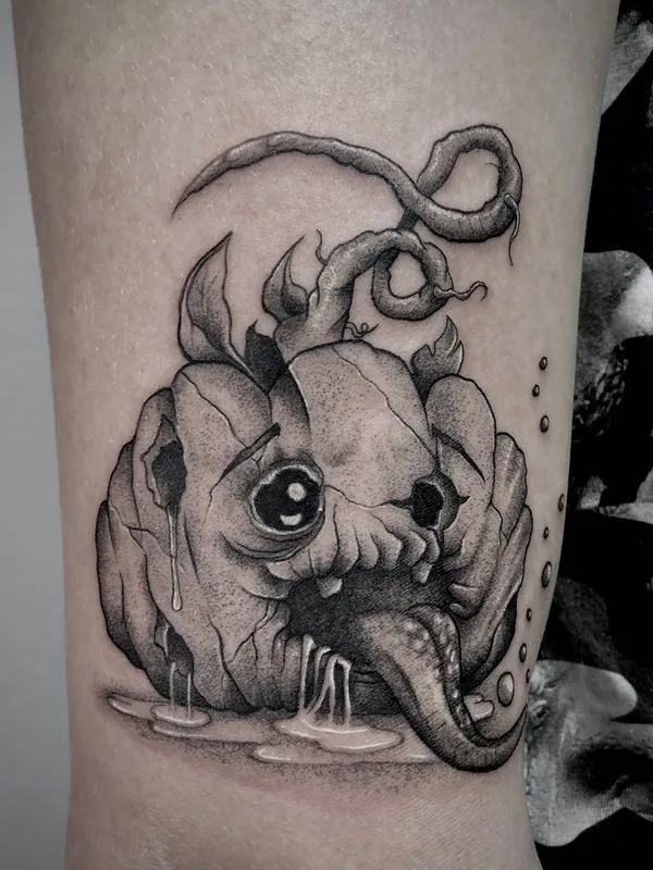 black and grey blackwork Tatuagem em forearm #52136 | Tatuador Дмитрий Степаненко