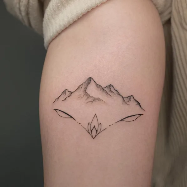 Graphic tattoo by Алиса Ветрова in Липецк