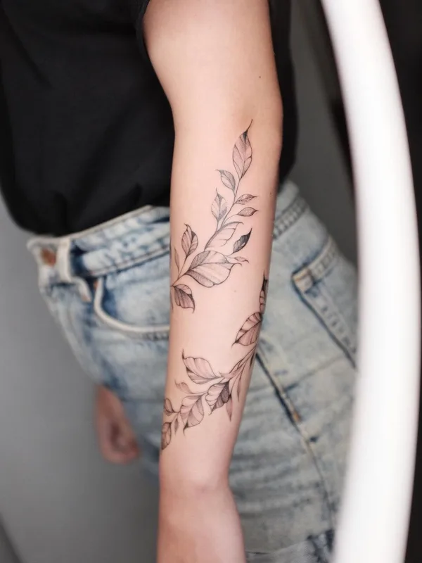 black and grey fineline 纹身 在 forearm #52154 | 纹身师 Алиса Ветрова