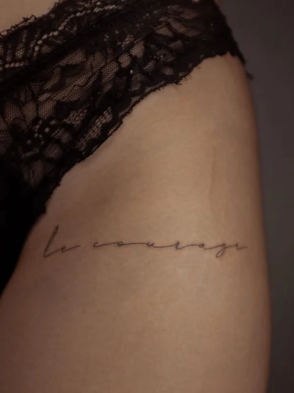 female black fineline 纹身 在 thigh #52149 | 纹身师 Алиса Ветрова