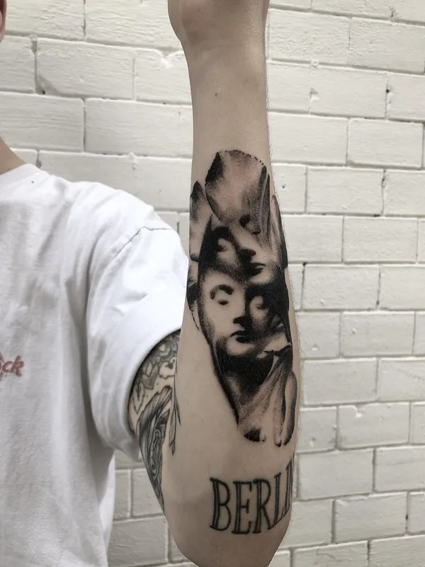 black and grey black and grey tatuaje en forearm #53225 | Tatuador Jerome