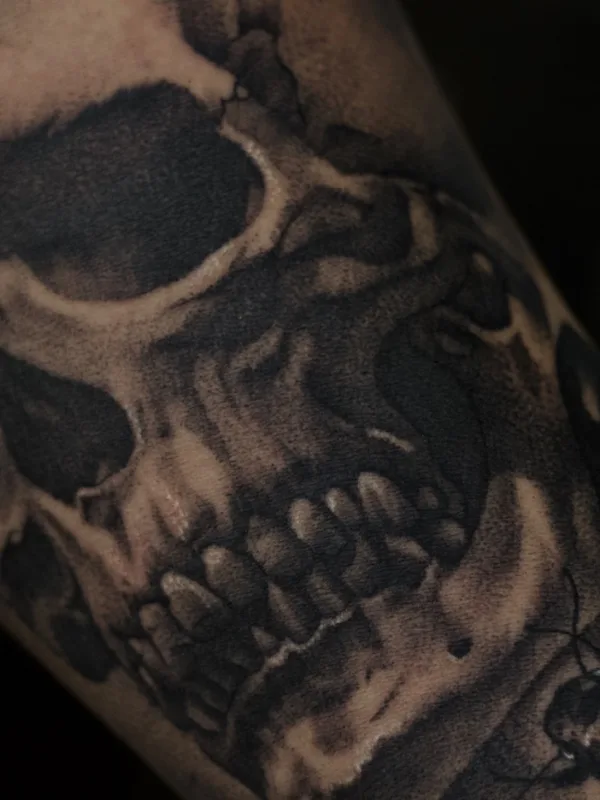 black and grey black and grey tatuaje en forearm #65429 | Tatuador Андрей Андронов