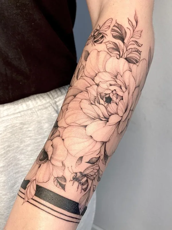 Graphic tattoo by Dorota Masalska in Gdańsk