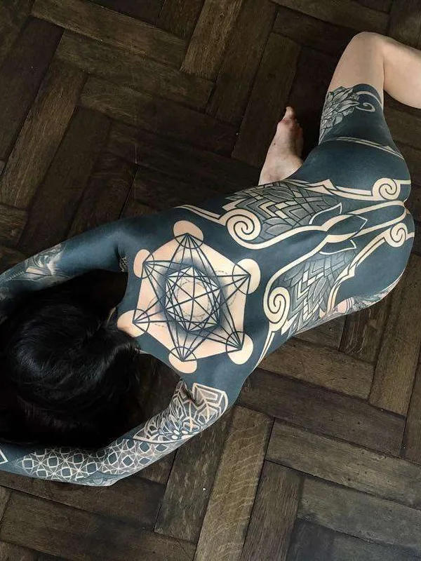 female black blackwork татуировка на full body #21523 | Тату мастер Pierluigi Deliperi