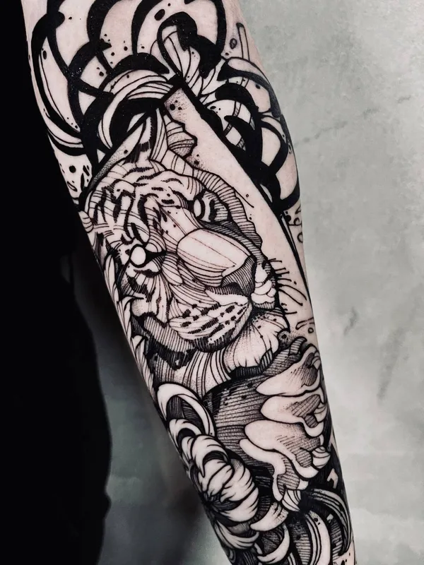 Graphic tattoo by Siinsay in Düsseldorf
