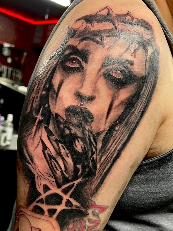 female black and grey black and grey Tatuaggio su upper arm #57334 | Tatuatore James Keller