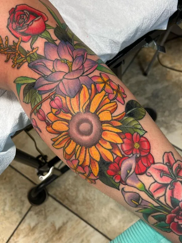 color illustrative Tatuagem em forearm #57335 | Tatuador Megan Mac