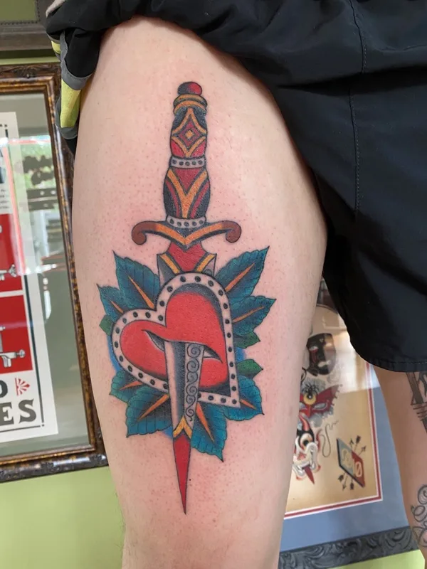 color traditional Tatuagem em thigh #57345 | Tatuador Whispering Danny