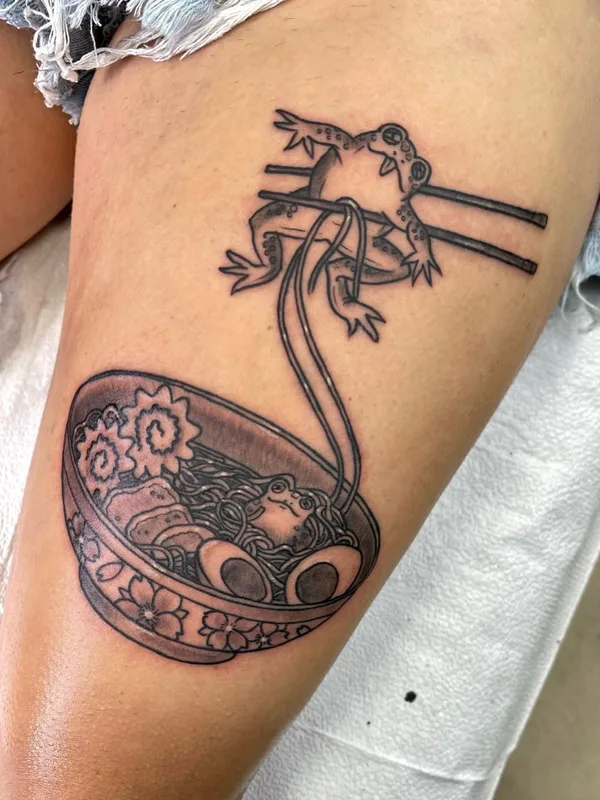 black and grey blackwork Tatuaggio su thigh #57374 | Tatuatore Courtney Ann Schmidt