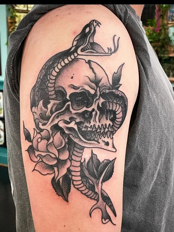 black and grey black and grey Tatuagem em upper arm #57387 | Tatuador Jason Thomas