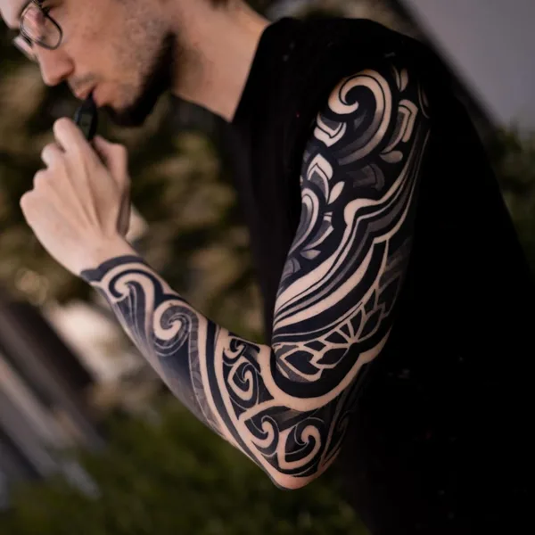 Graphic tattoo by Алиса Сахар in Nürnberg