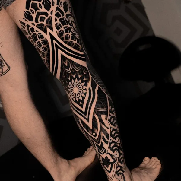 Graphic tattoo by Алиса Сахар in Nürnberg