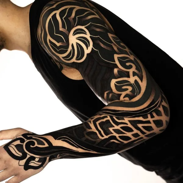 Graphic tattoo by Алиса Сахар in Nürnberg