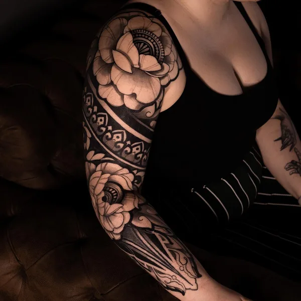 Graphic tattoo by Алиса Сахар in Nürnberg