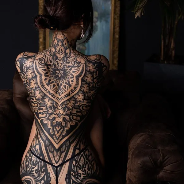 Graphic tattoo by Алиса Сахар in Nürnberg