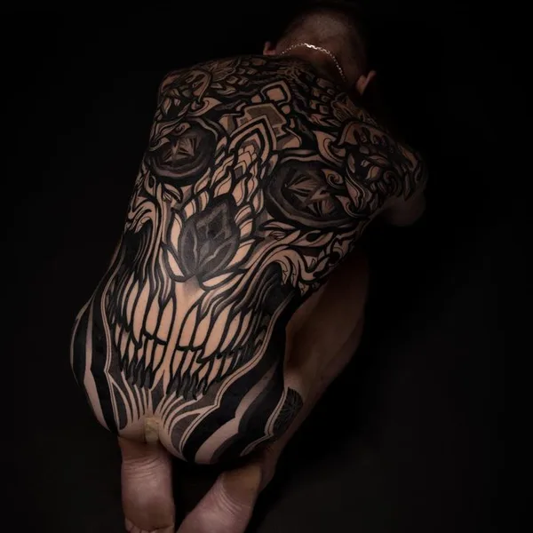 Graphic tattoo by Алиса Сахар in Nürnberg
