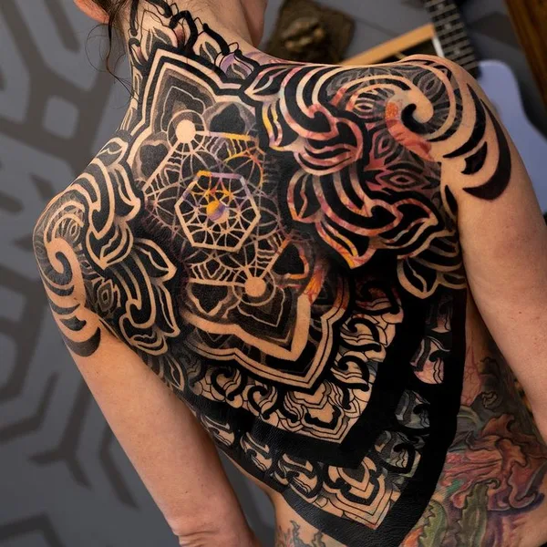 Graphic tattoo by Алиса Сахар in Nürnberg