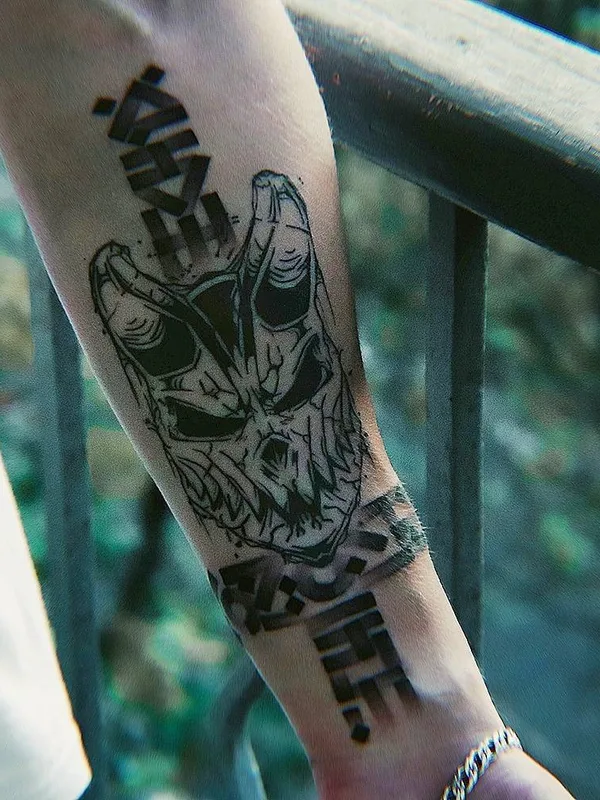 black blackwork tattoo auf forearm #34067 | Tätowierer Nikita Zudov