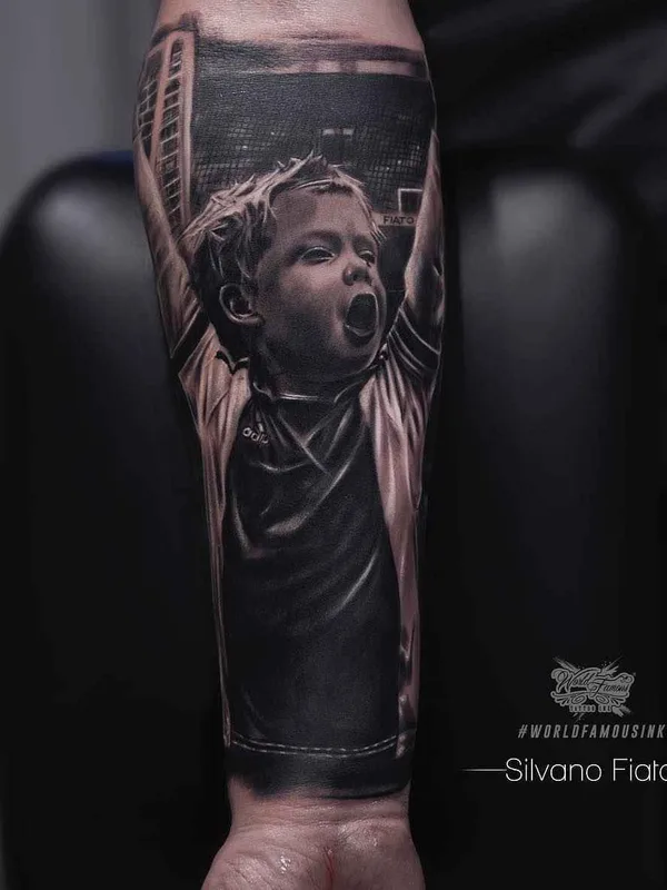 black and grey realism tatouage sur forearm #13035 | Artiste tatoueur Silvano Fiato