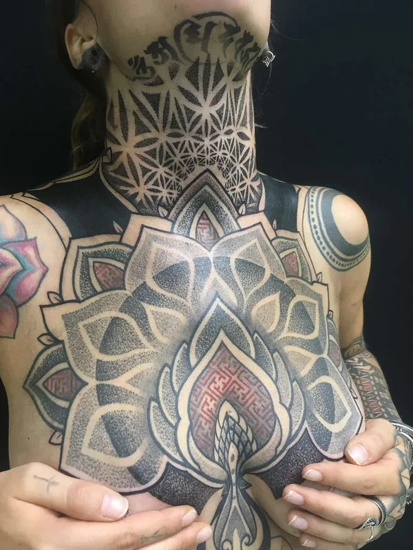 female black and grey ornamental татуировка на chest #21528 | Тату мастер Pierluigi Deliperi
